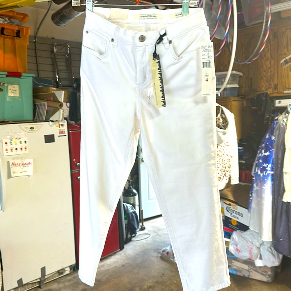 NWTs Jones NY capri pants